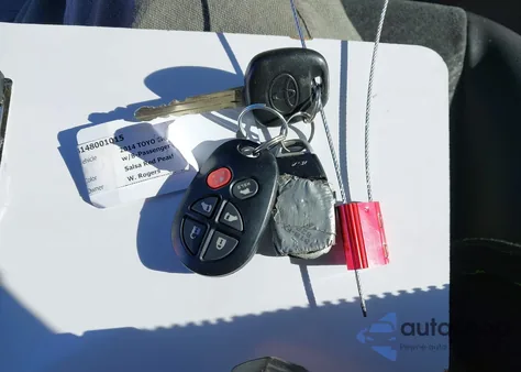 2014 Toyota Sienna Se 8 Passenger from USA, damaged, VIN 5TDXK3DC2ES466080